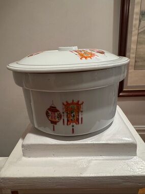 Casserole/Rice Server with Lid. Chinese Lantern design.
C.Y.H. Golden China